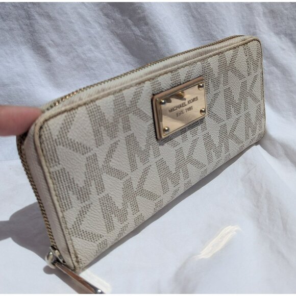 Michael Kors MK Signature Logo Zip Around Full Size Wallet Vanilla Acorn Gold - Picture 1 of 12